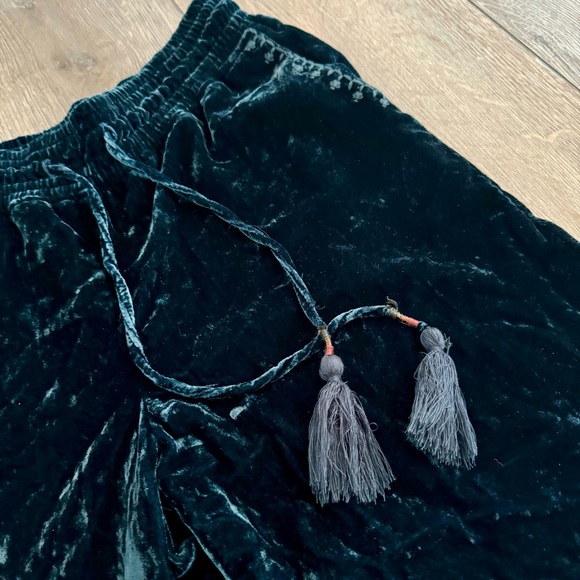ANTHROPOLOGIE Hei Hei Wide Leg Velvet Crop Pant Culotte Green Embroidered Small - Picture 2 of 11